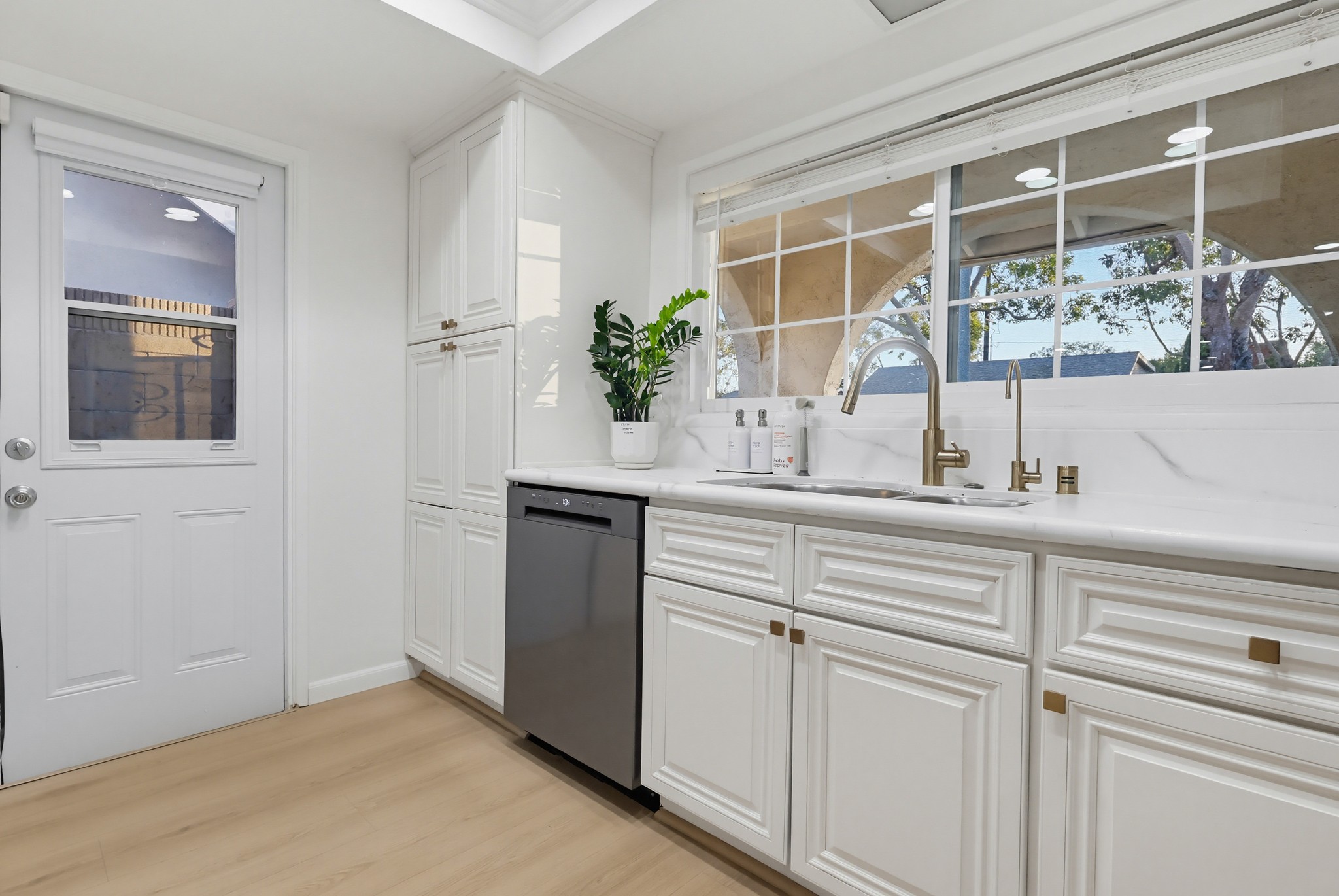 Virtual tour photo 43 of 97 for 16424 Holmes Pl