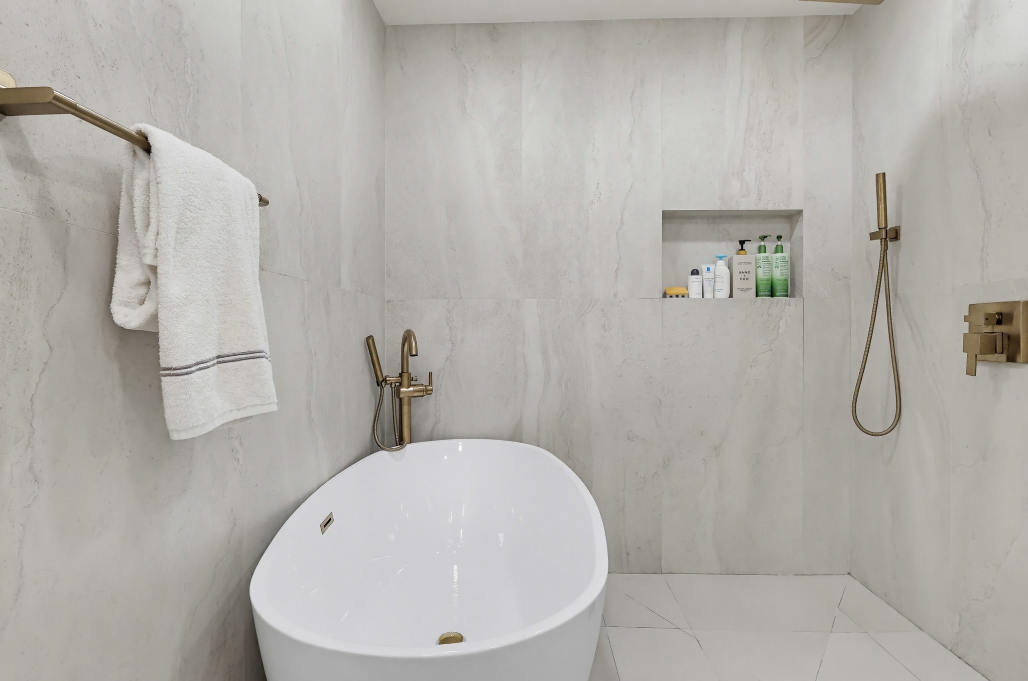 Virtual tour photo 75 of 97 for 16424 Holmes Pl