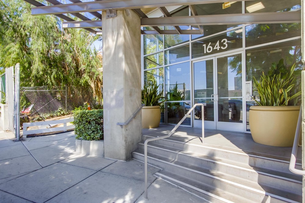 Virtual tour photo 5 of 47 for 1643 Sixth Ave APT 308
