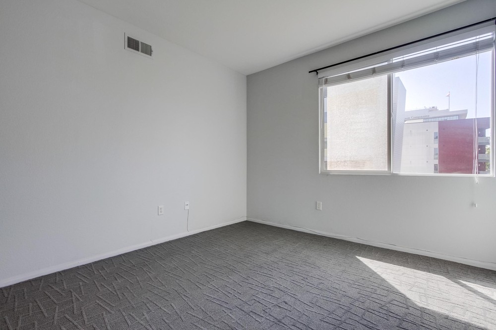 Virtual tour photo 29 of 47 for 1643 Sixth Ave APT 308