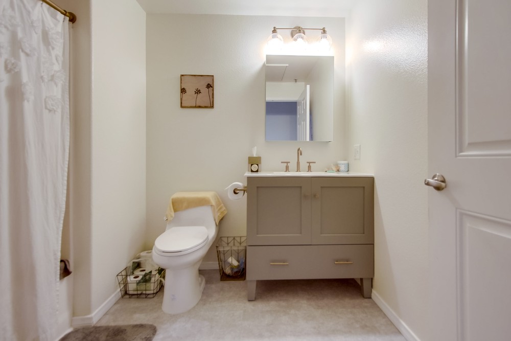 Virtual tour photo 32 of 46 for 1643 Sixth Ave APT 418
