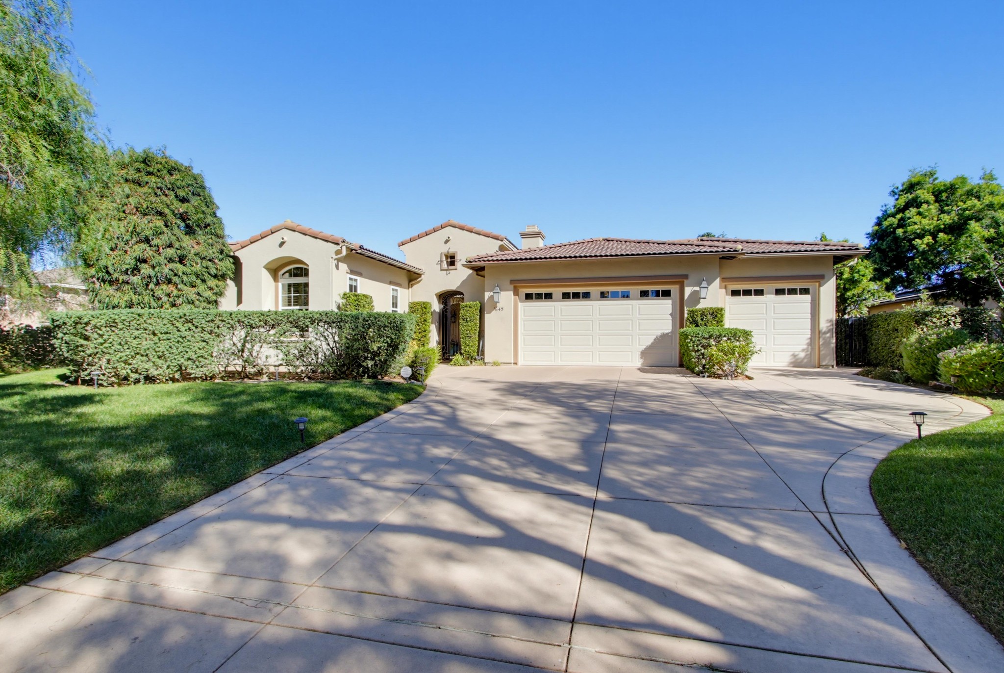 Virtual tour photo 6 of 90 for 1645 Loch Ness Dr
