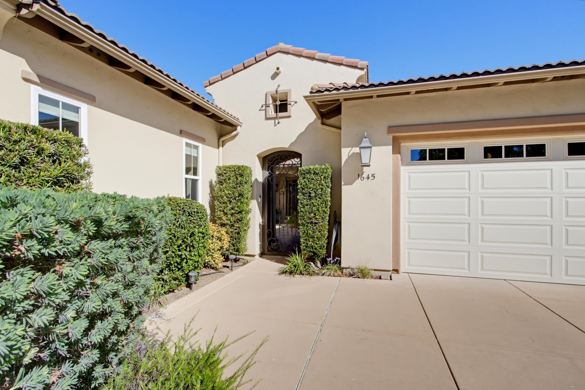 Virtual tour photo 8 of 90 for 1645 Loch Ness Dr