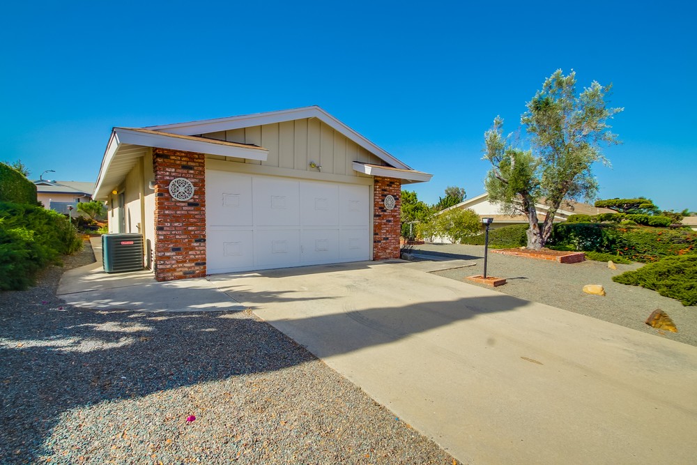 Virtual tour photo 6 of 52 for 16482 Roca Dr