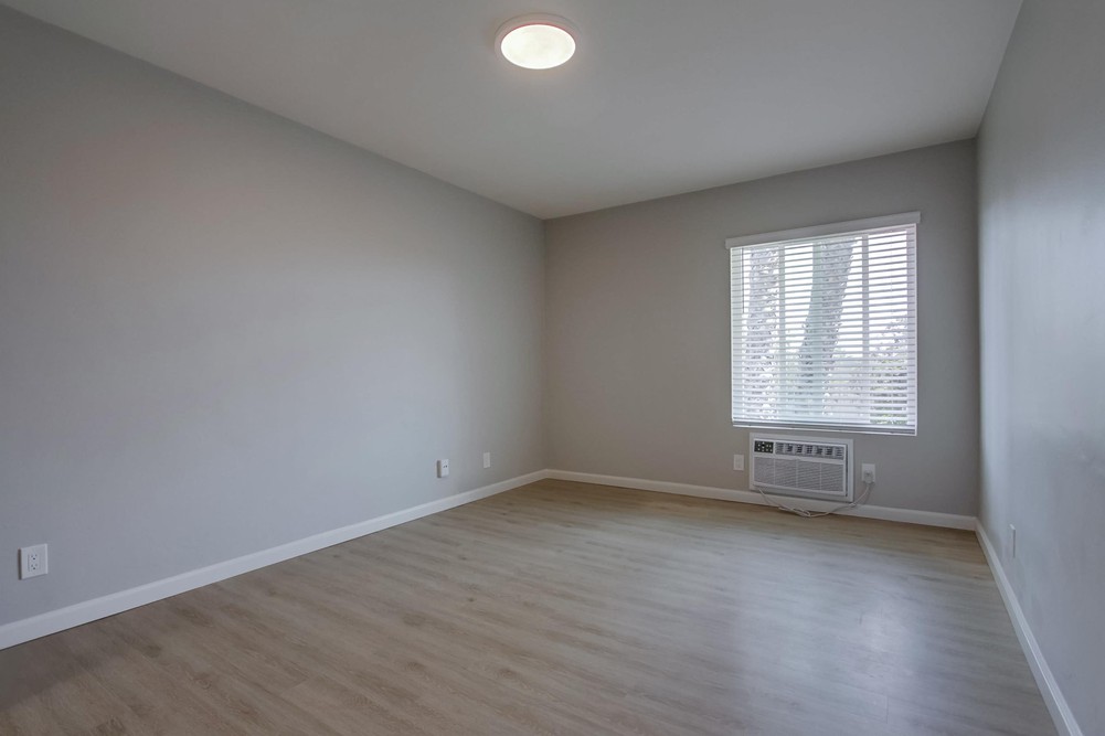 Virtual tour photo 28 of 57 for 1650 Emerald St