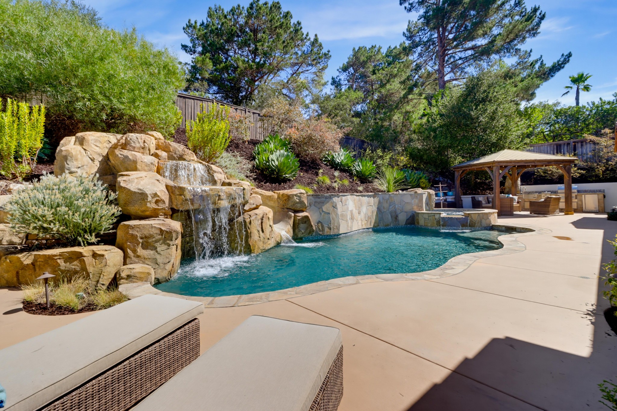 Virtual tour photo 67 of 106 for 16585 N Woodson Dr
