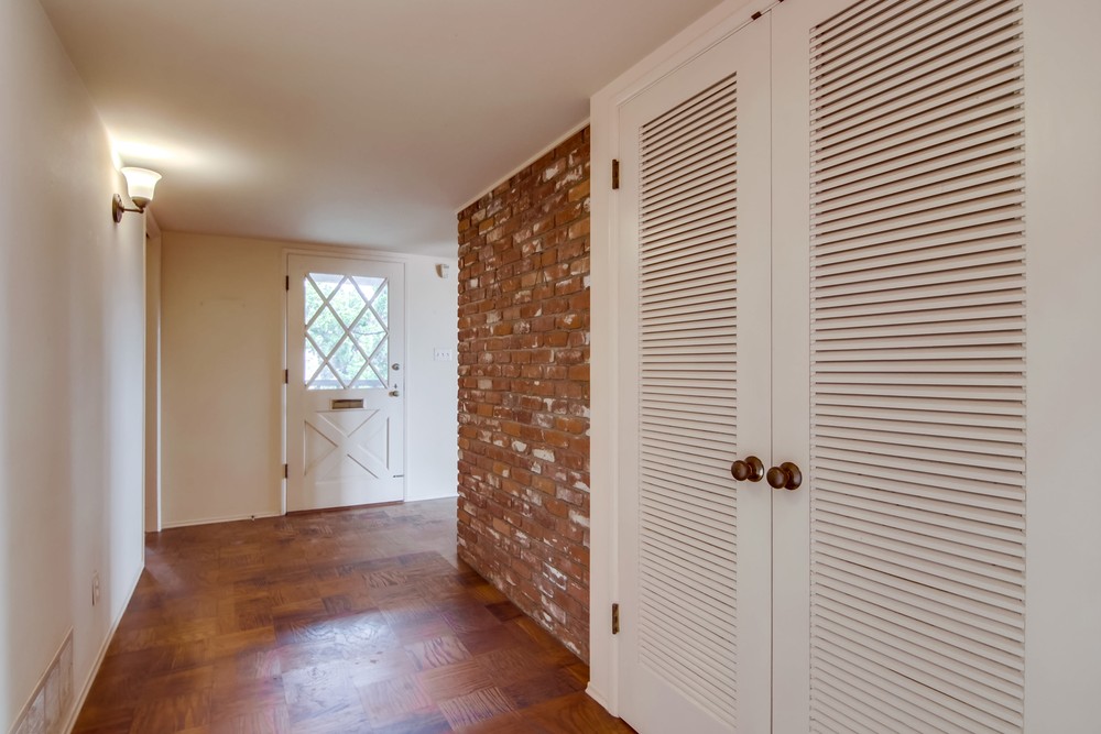 Virtual tour photo 8 of 58 for 1659 Chatsworth Blvd