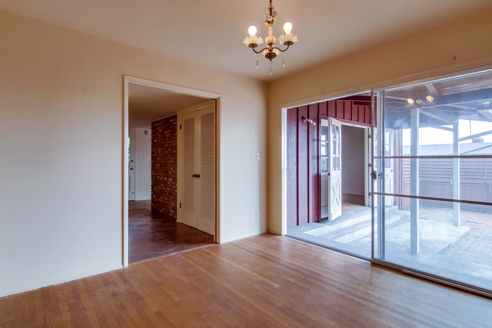 Virtual tour photo 18 of 58 for 1659 Chatsworth Blvd