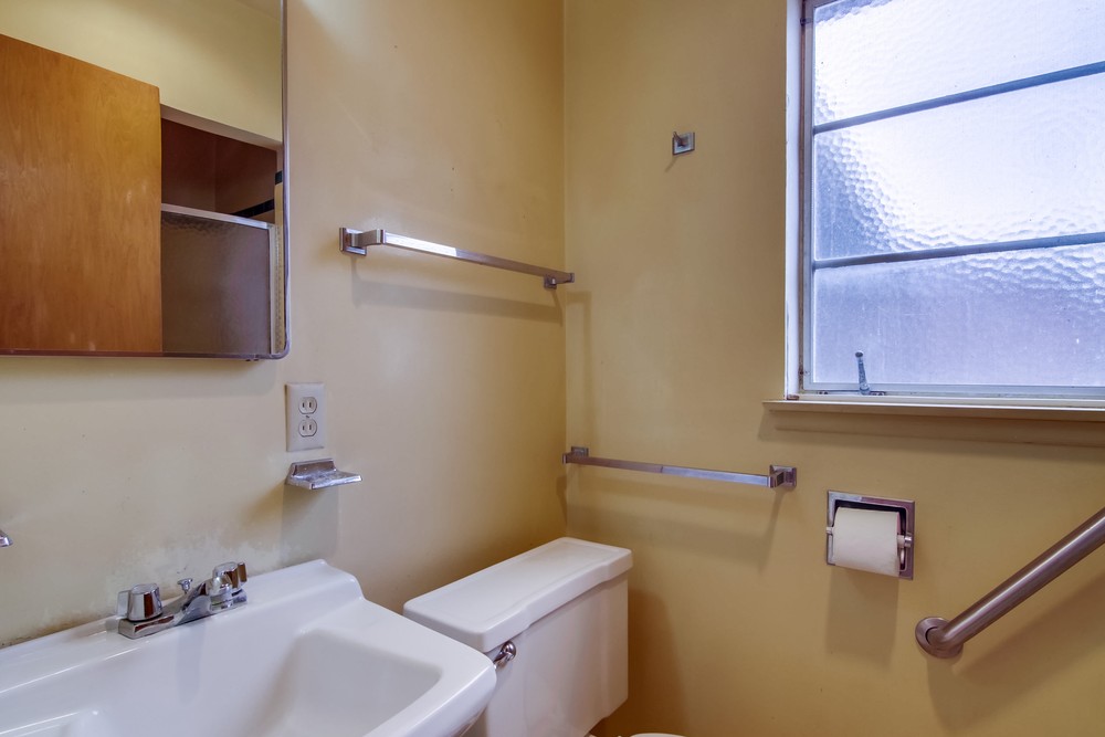 Virtual tour photo 29 of 58 for 1659 Chatsworth Blvd