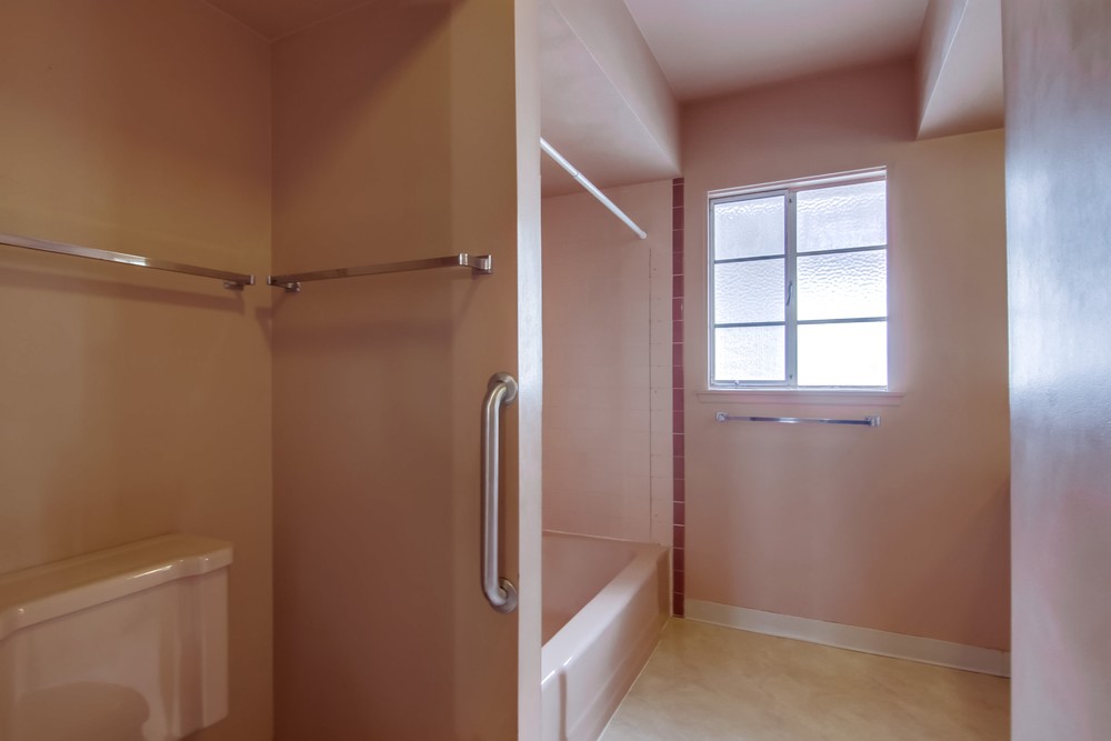 Virtual tour photo 40 of 58 for 1659 Chatsworth Blvd