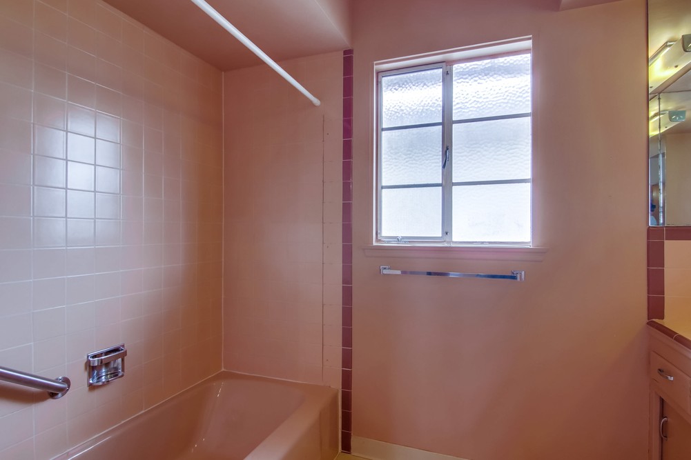 Virtual tour photo 41 of 58 for 1659 Chatsworth Blvd
