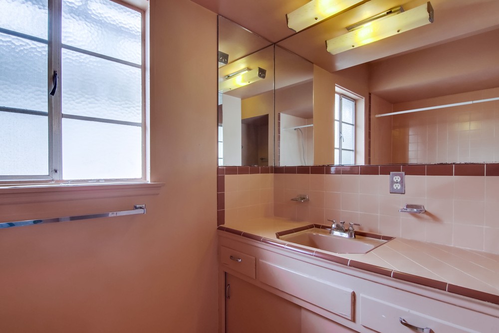 Virtual tour photo 42 of 58 for 1659 Chatsworth Blvd