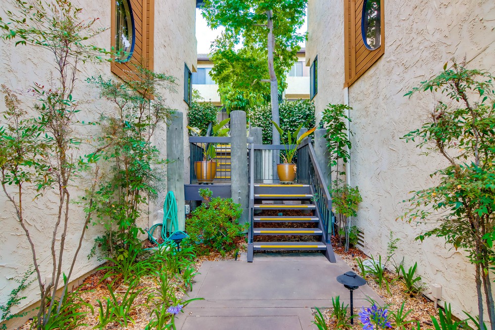 Virtual tour photo 4 of 48 for 1660 Chalcedony St UNIT J
