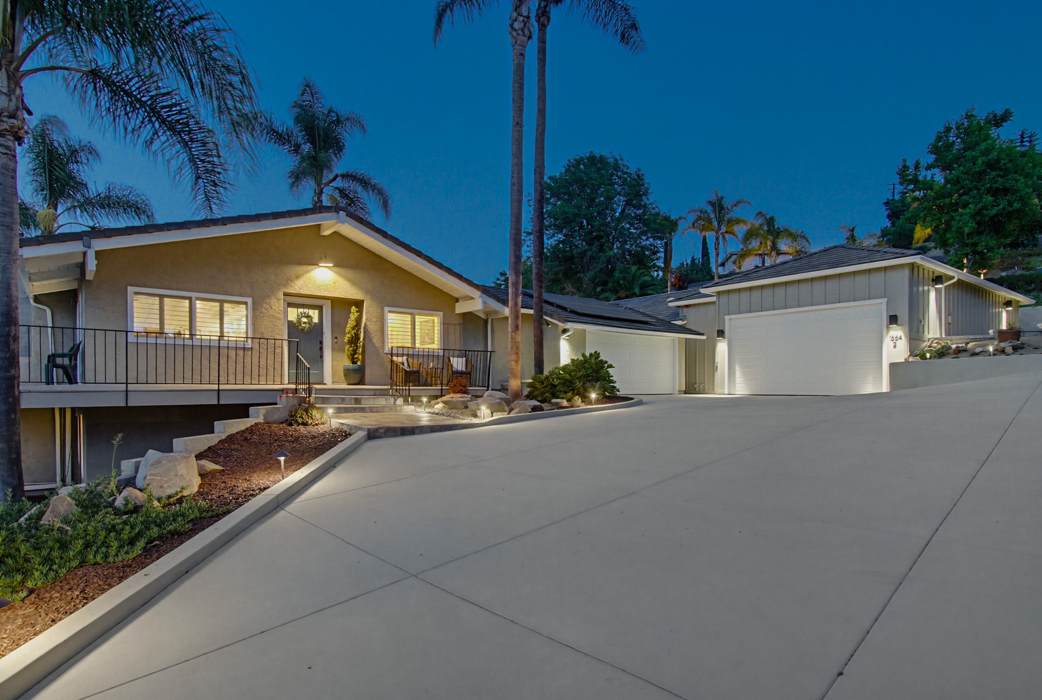 Virtual tour photo 3 of 160 for 1664 Alta Vista Dr