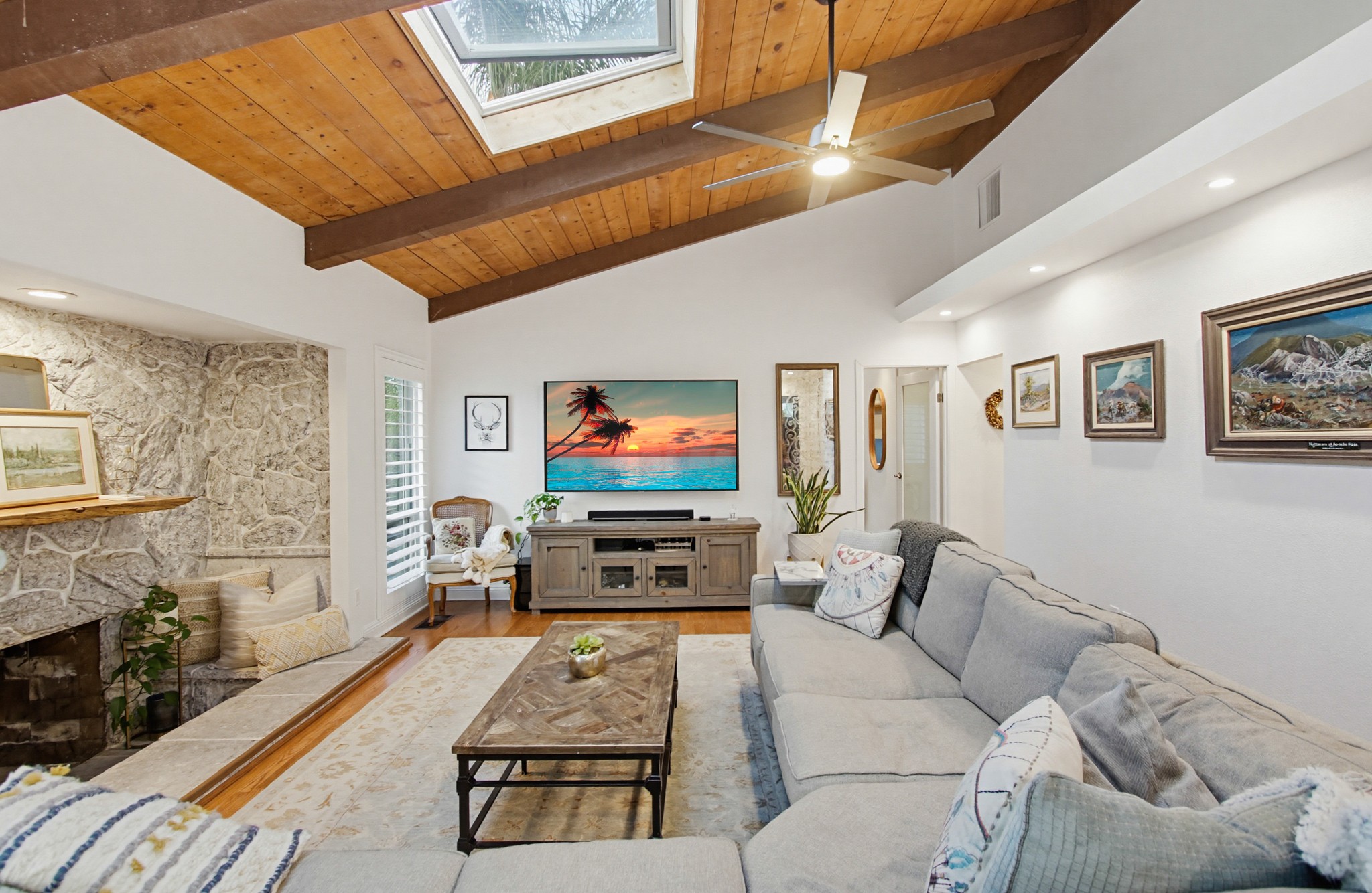 Virtual tour photo 30 of 160 for 1664 Alta Vista Dr