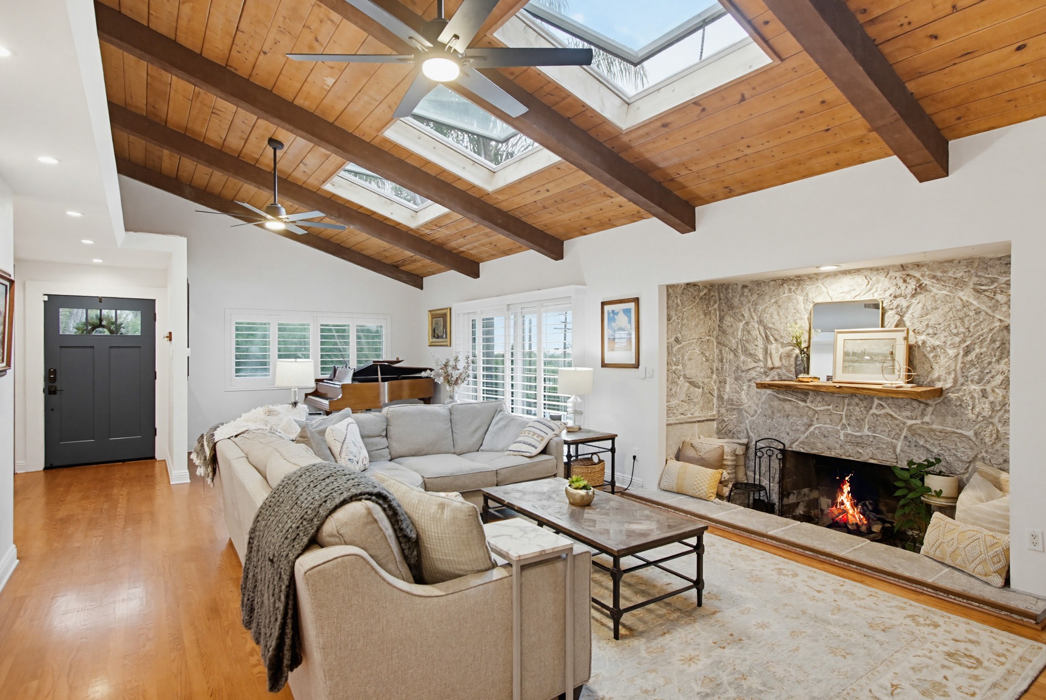 Virtual tour photo 33 of 160 for 1664 Alta Vista Dr