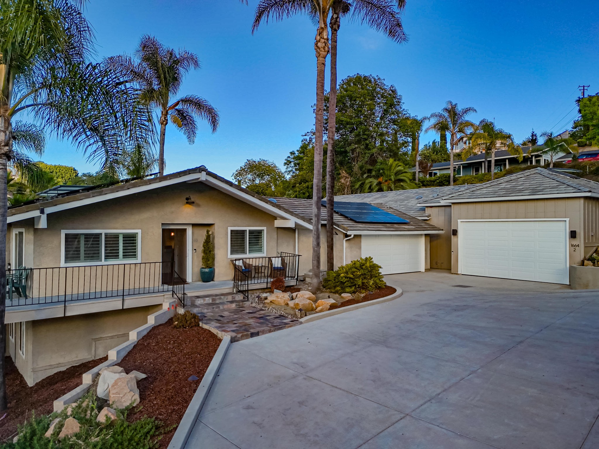 Virtual tour photo 3 of 39 for 1664 Alta Vista Dr