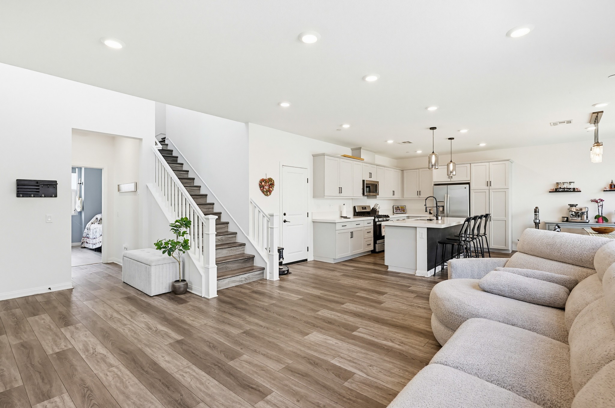 Virtual tour photo 10 of 71 for 1664 Whitmore Lp