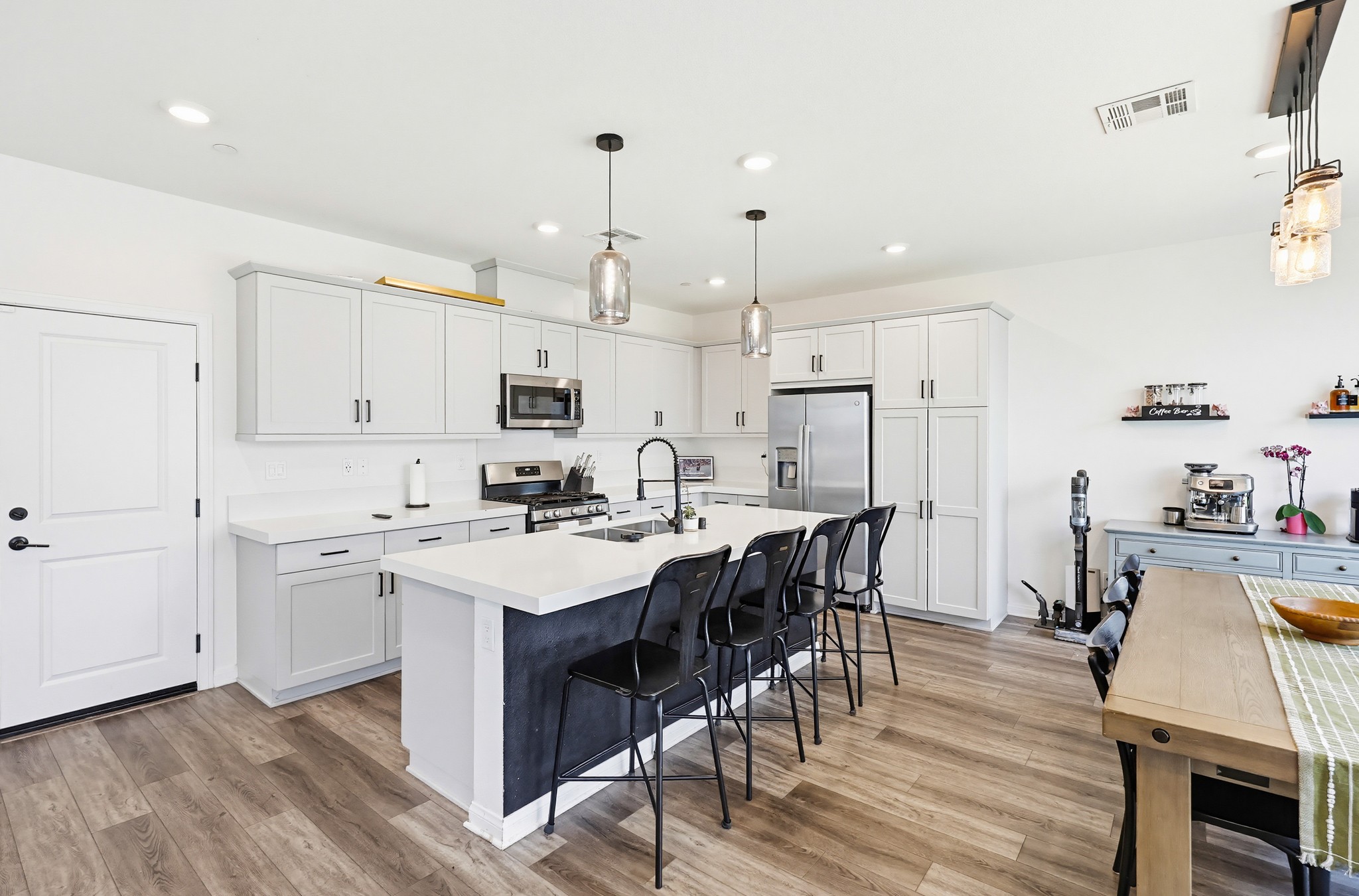 Virtual tour photo 14 of 71 for 1664 Whitmore Lp
