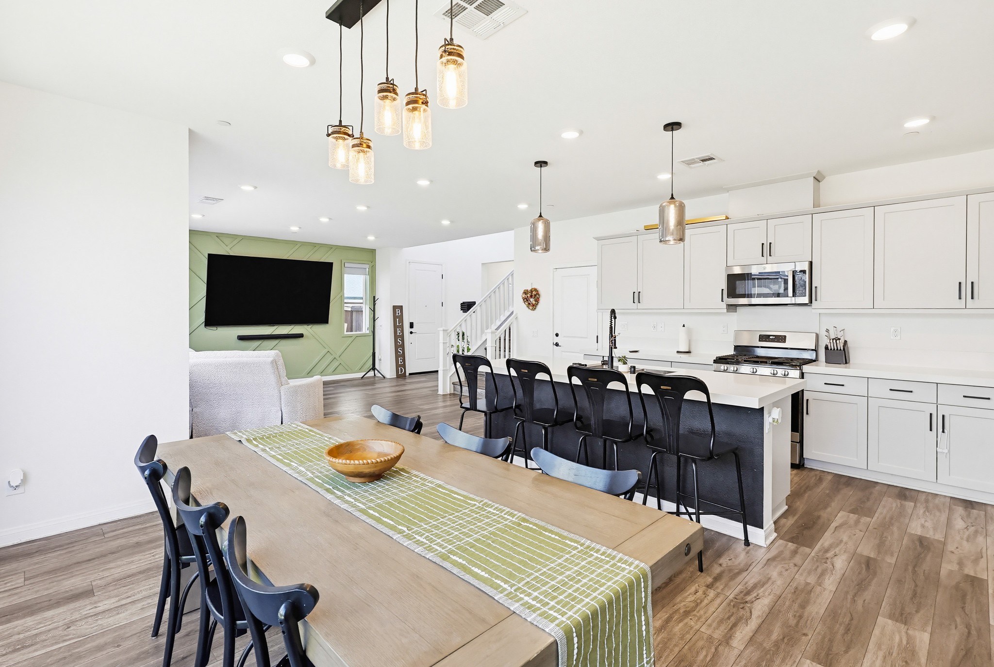 Virtual tour photo 20 of 71 for 1664 Whitmore Lp