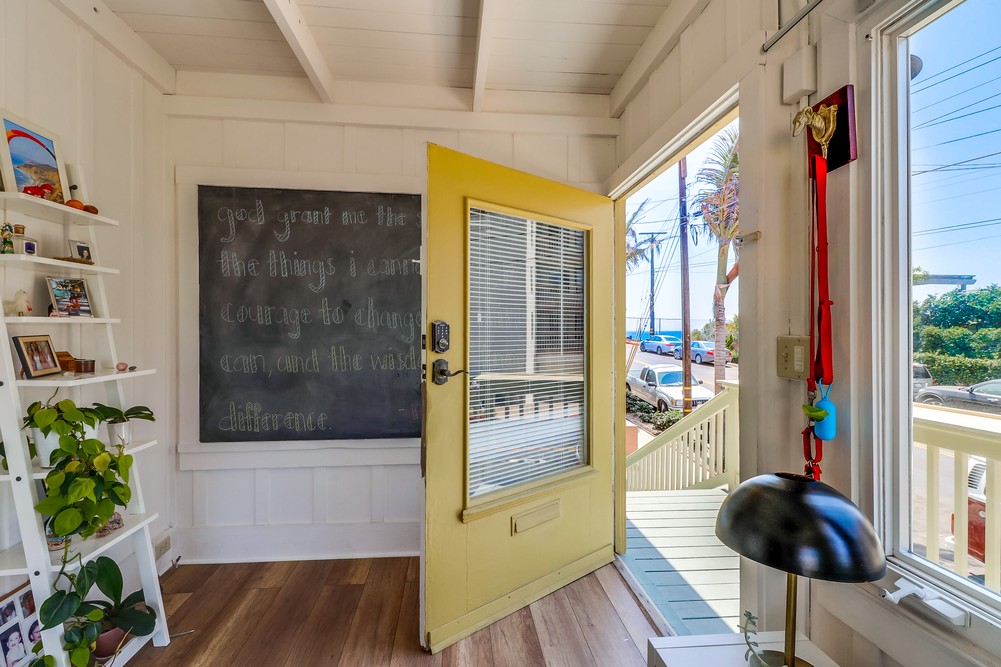 Virtual tour photo 6 of 54 for 1665 Bacon St