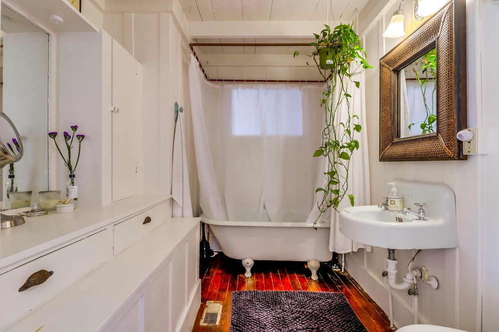 Virtual tour photo 21 of 54 for 1665 Bacon St