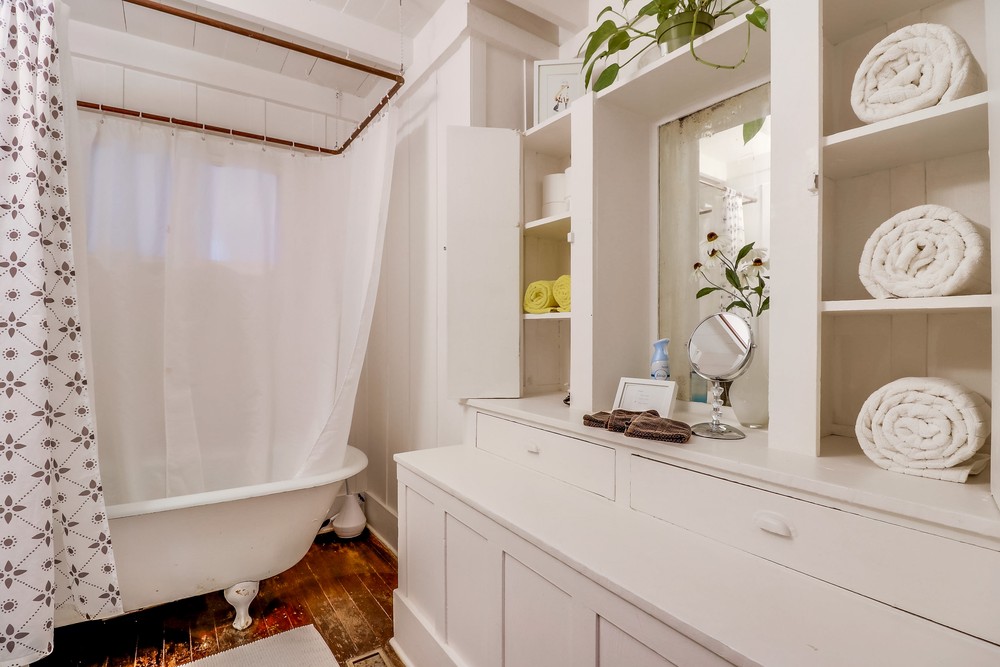 Virtual tour photo 39 of 54 for 1665 Bacon St