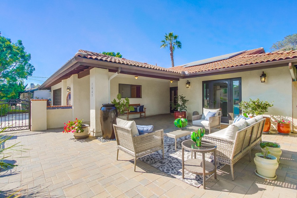 Virtual tour photo 10 of 93 for 1665 Los Altos Road