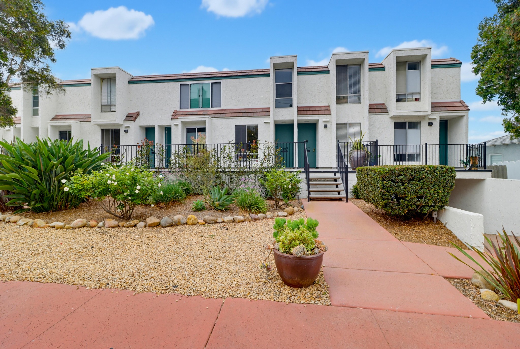 Virtual tour photo 1 of 36 for 1669 Guy St