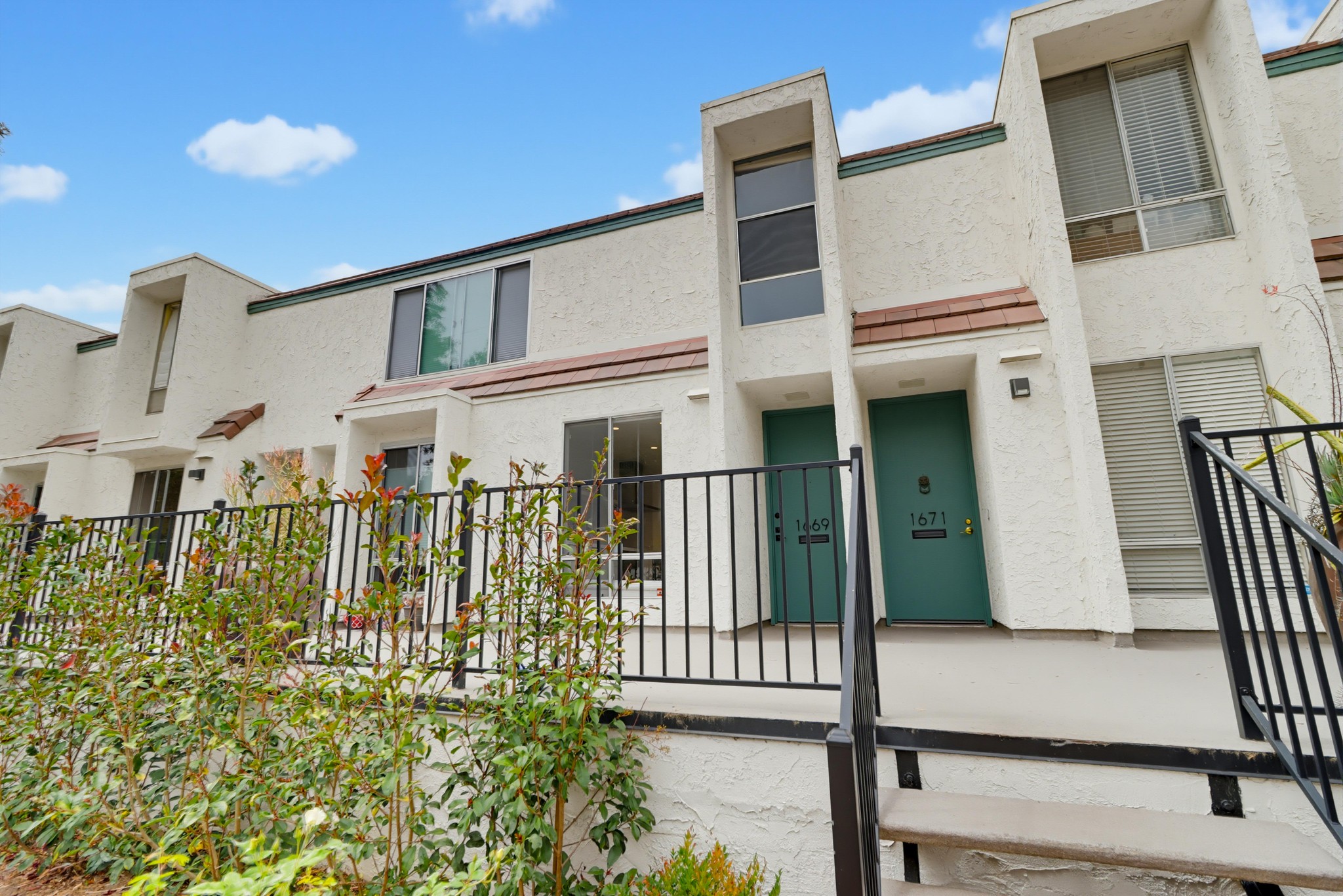 Virtual tour photo 4 of 36 for 1669 Guy St