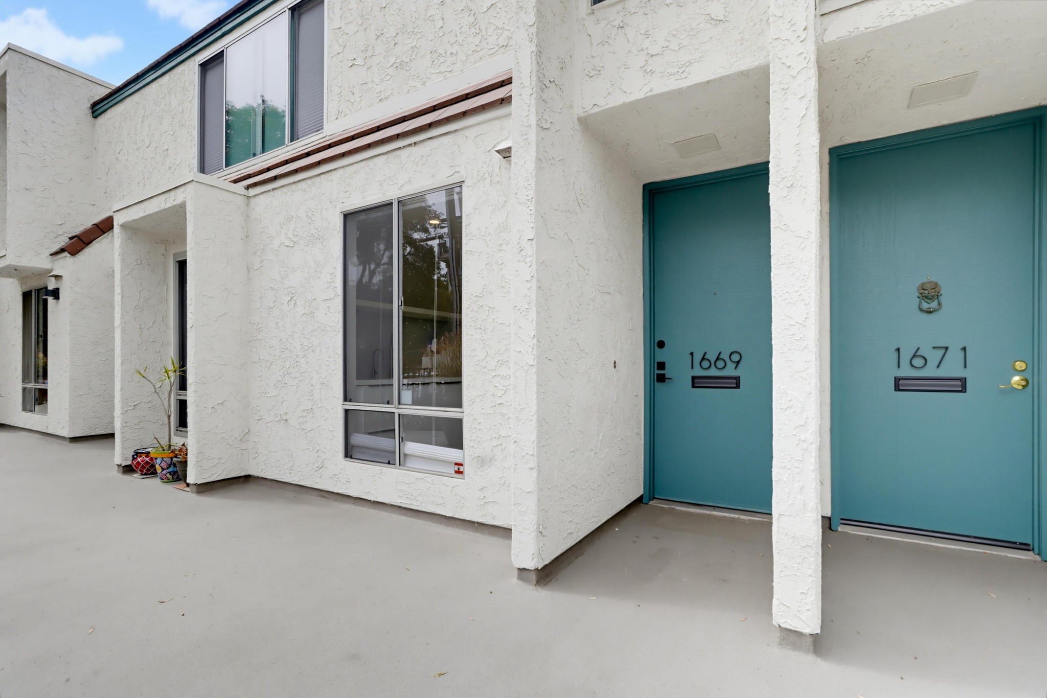 Virtual tour photo 5 of 36 for 1669 Guy St