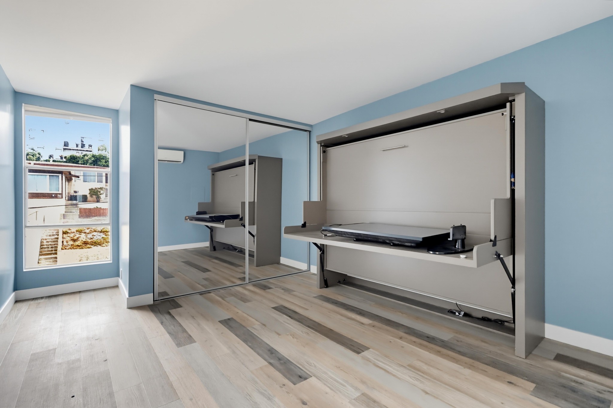 Virtual tour photo 7 of 36 for 1669 Guy St