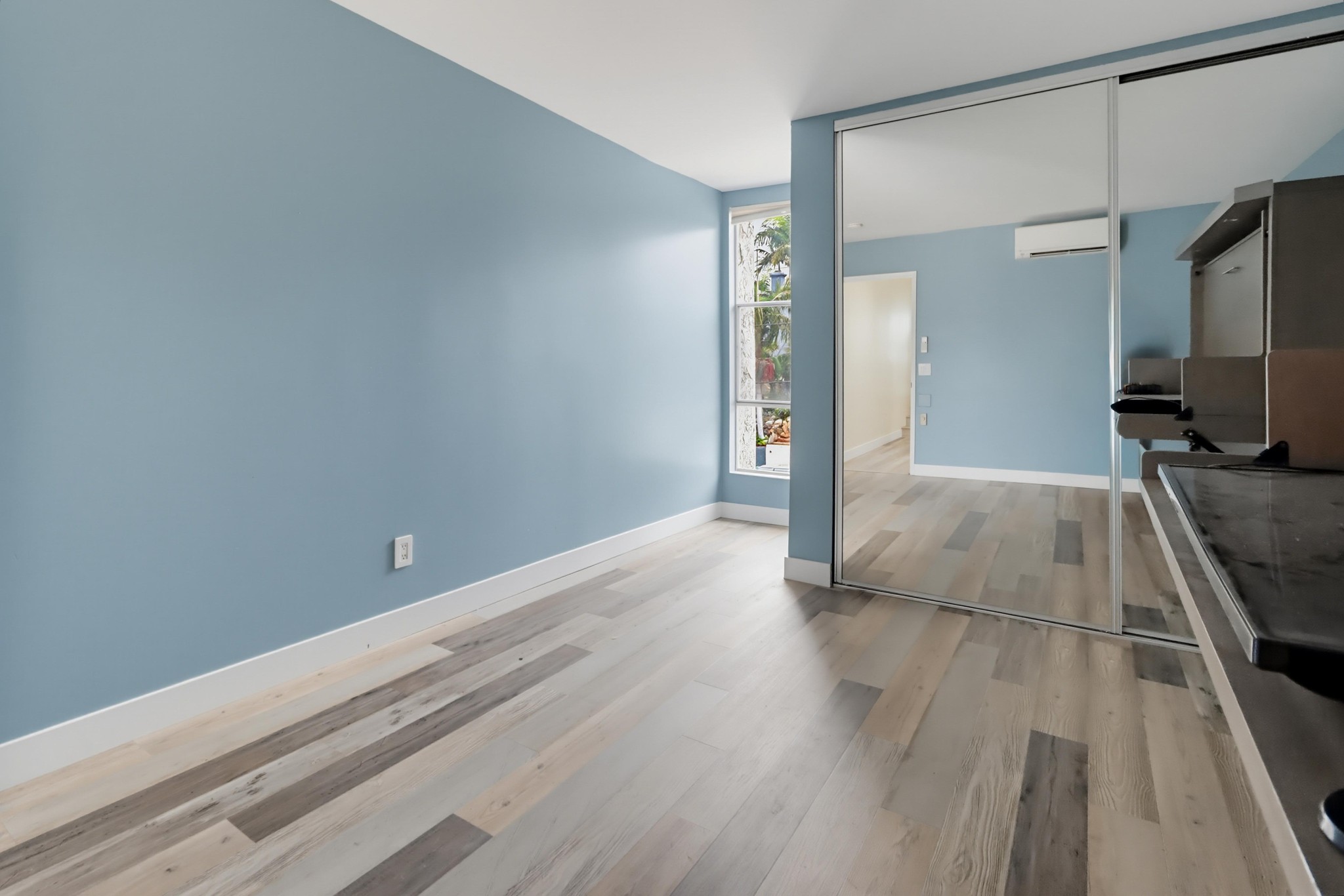 Virtual tour photo 8 of 36 for 1669 Guy St