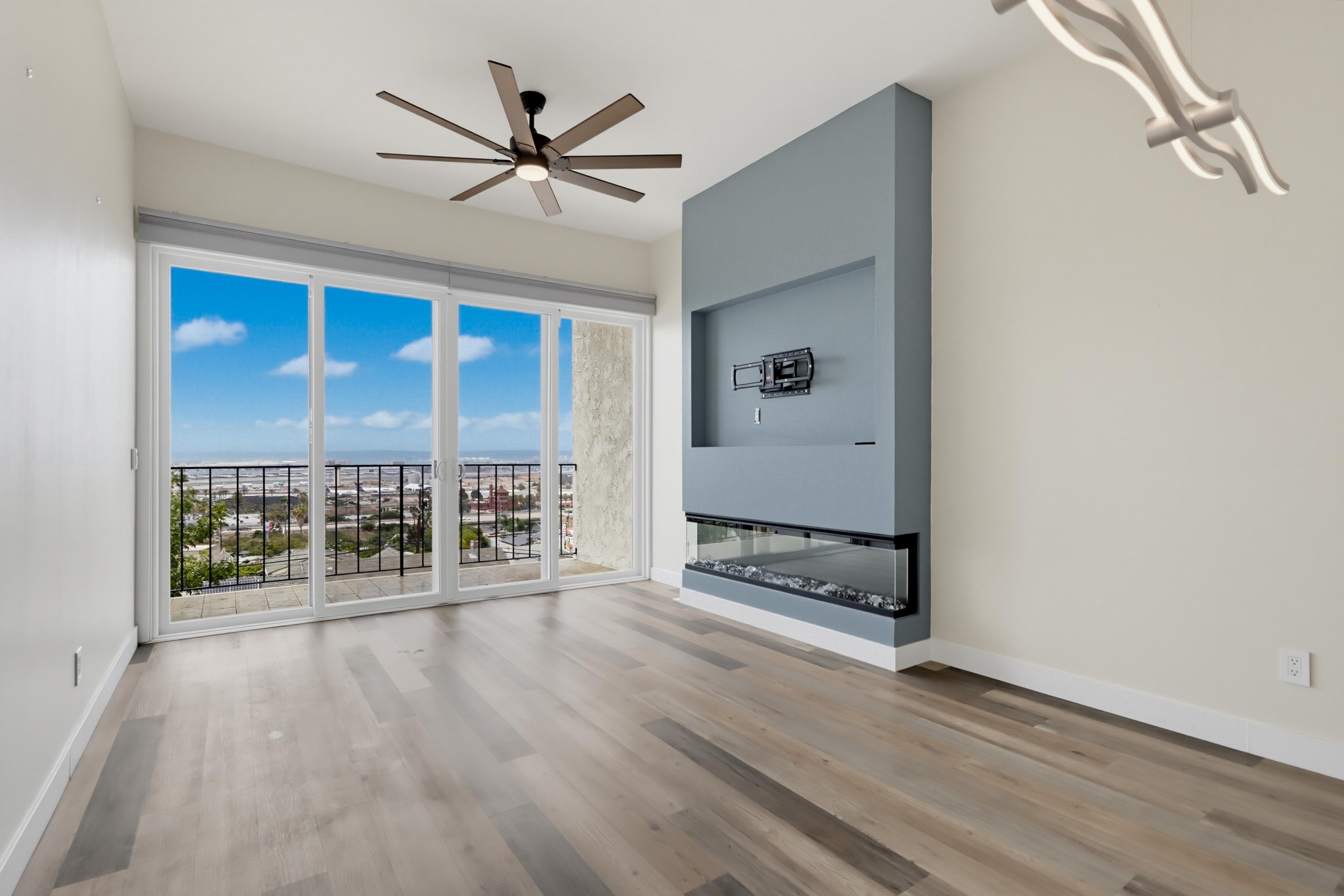 Virtual tour photo 11 of 36 for 1669 Guy St