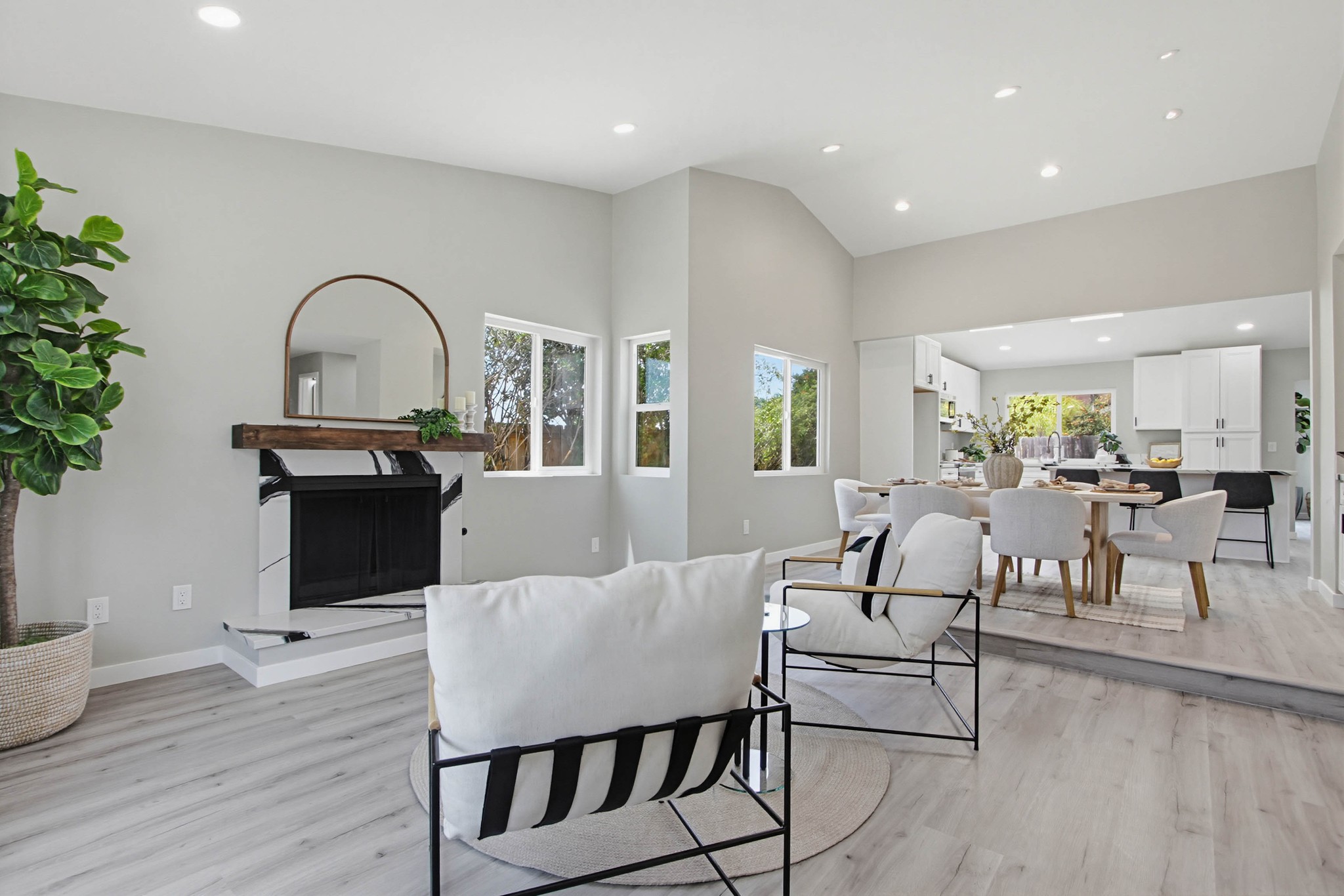 Virtual tour photo 11 of 69 for 1671 N Ash St