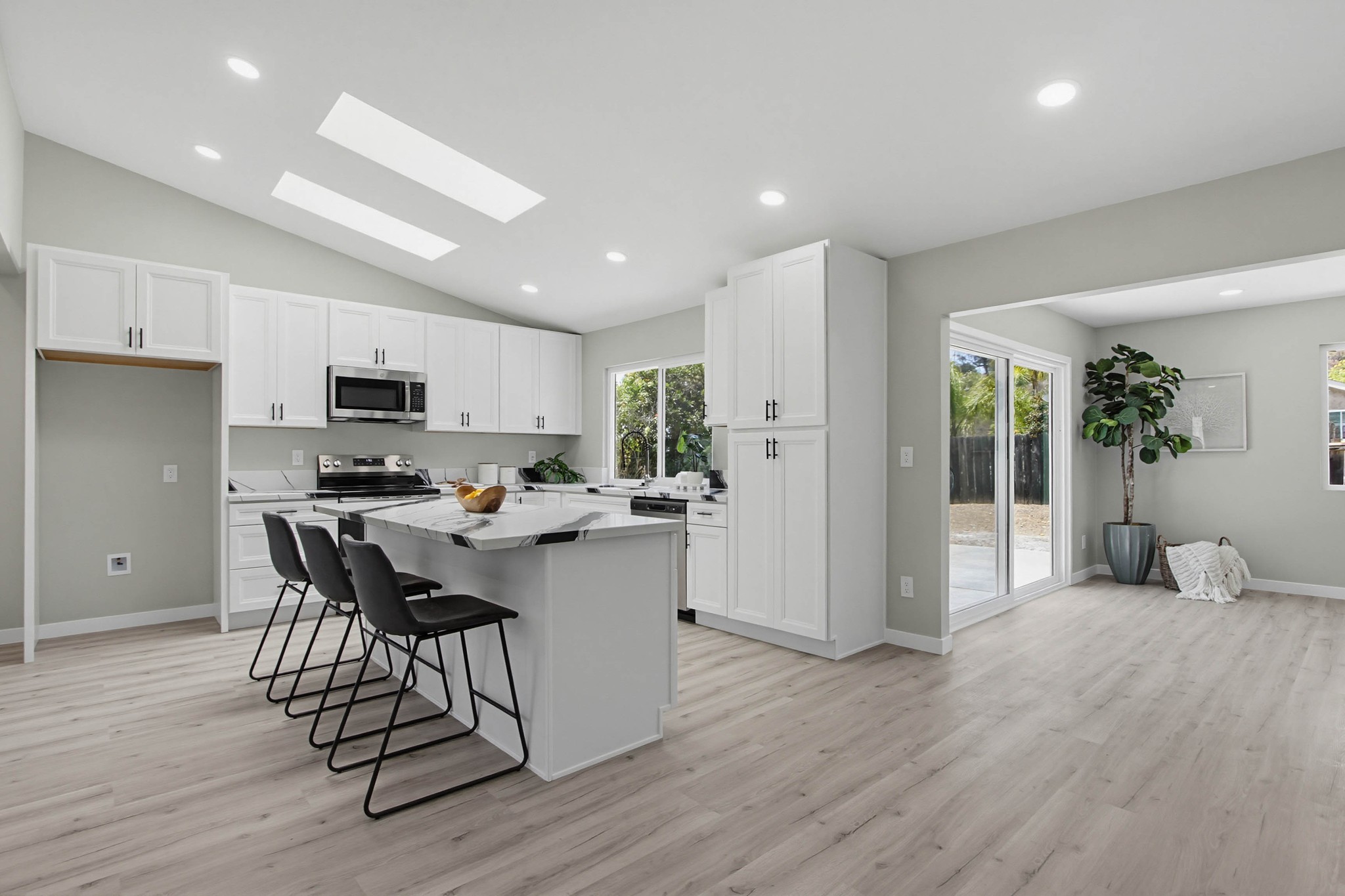 Virtual tour photo 20 of 69 for 1671 N Ash St