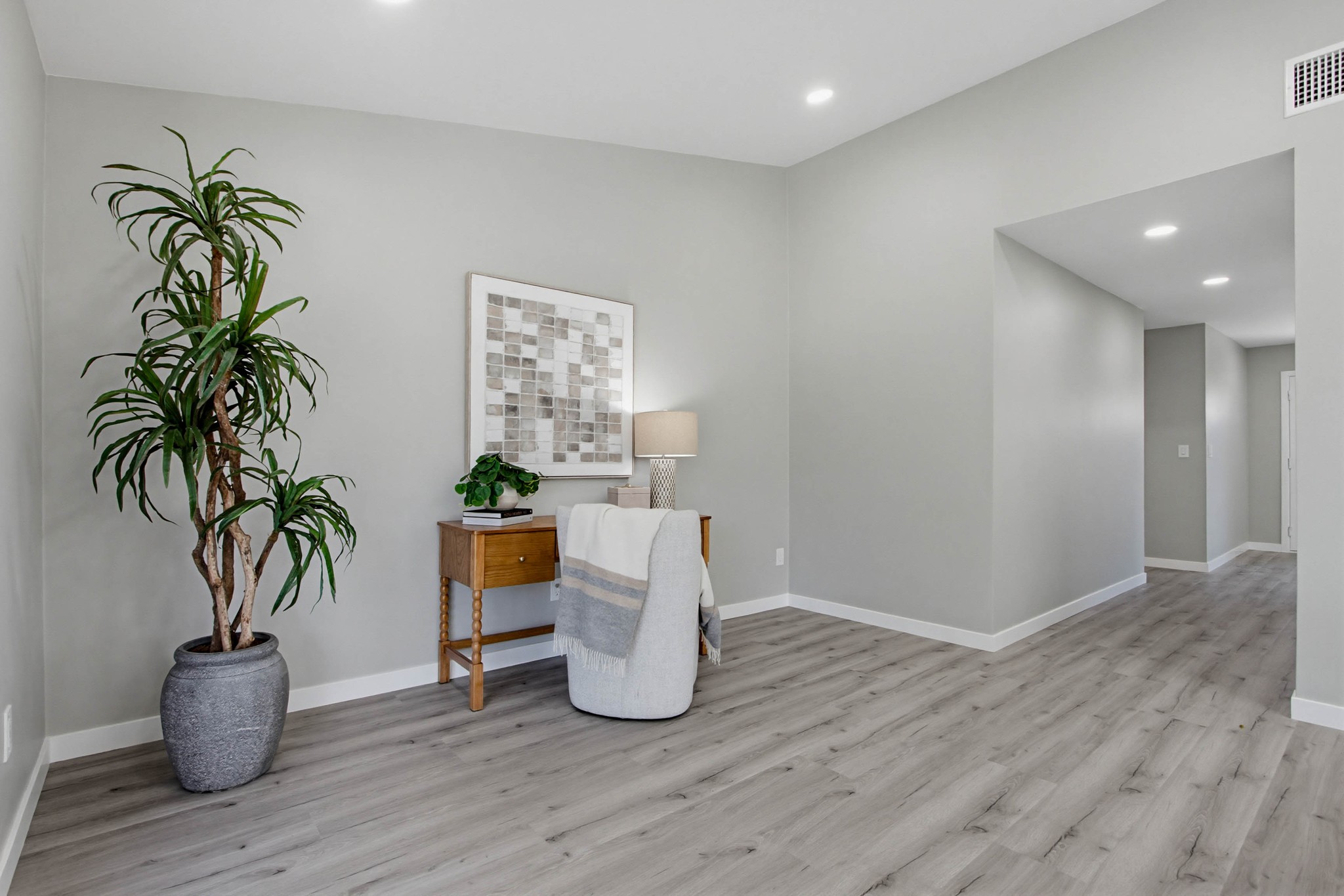 Virtual tour photo 26 of 69 for 1671 N Ash St