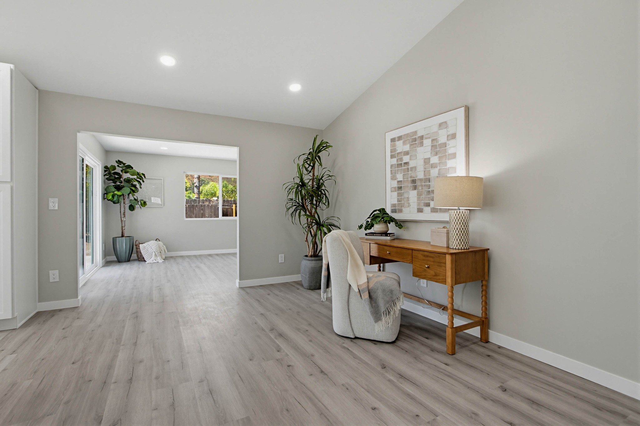 Virtual tour photo 27 of 69 for 1671 N Ash St