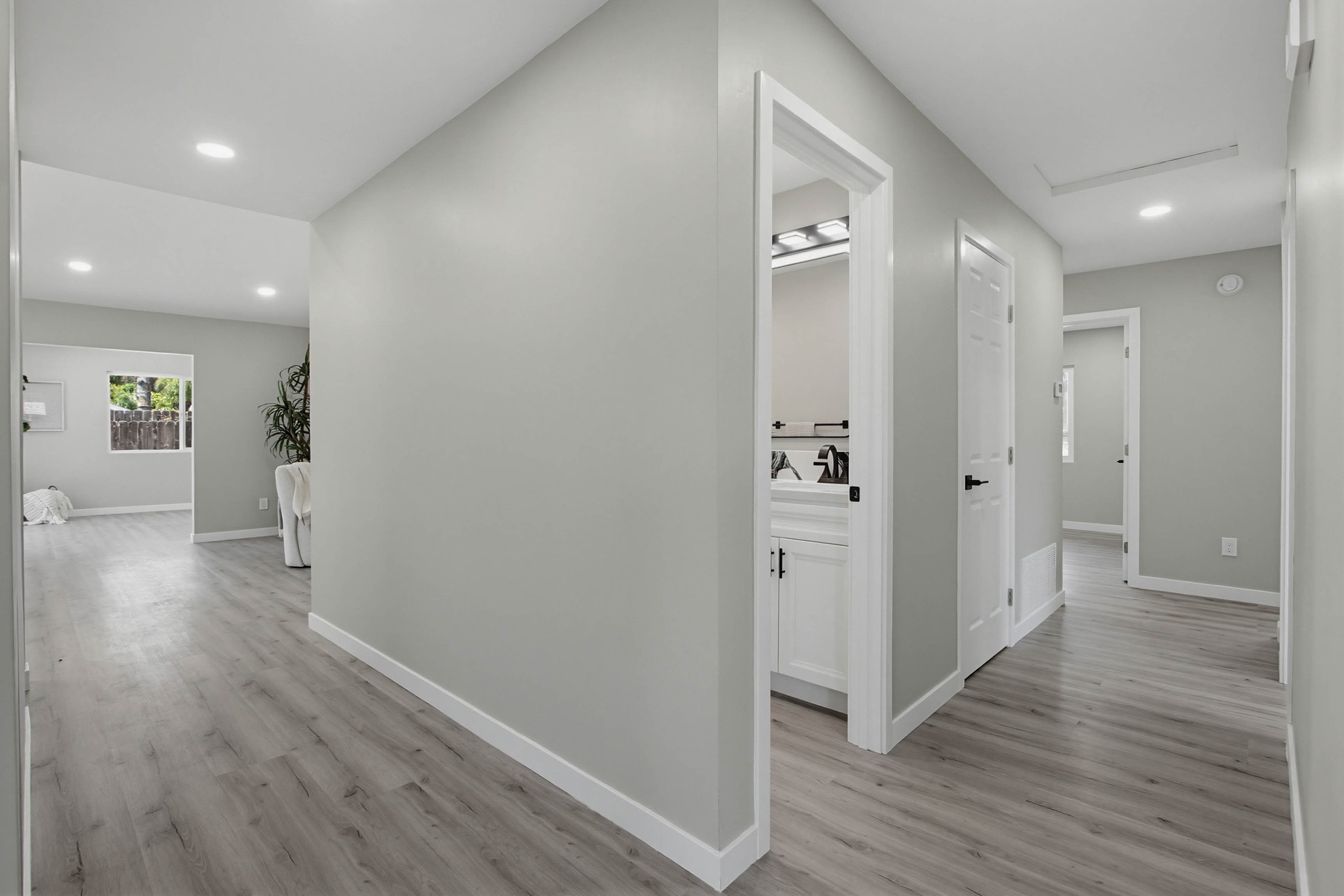 Virtual tour photo 34 of 69 for 1671 N Ash St