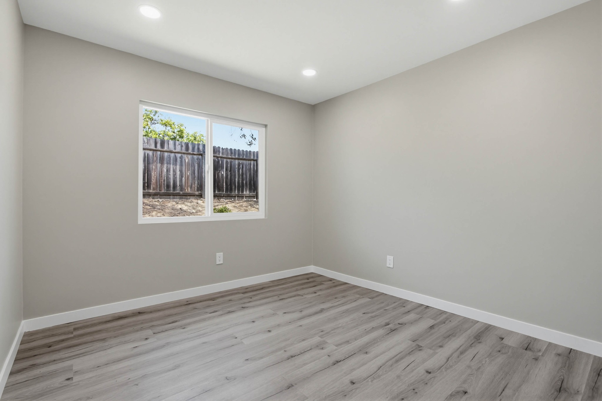 Virtual tour photo 42 of 69 for 1671 N Ash St