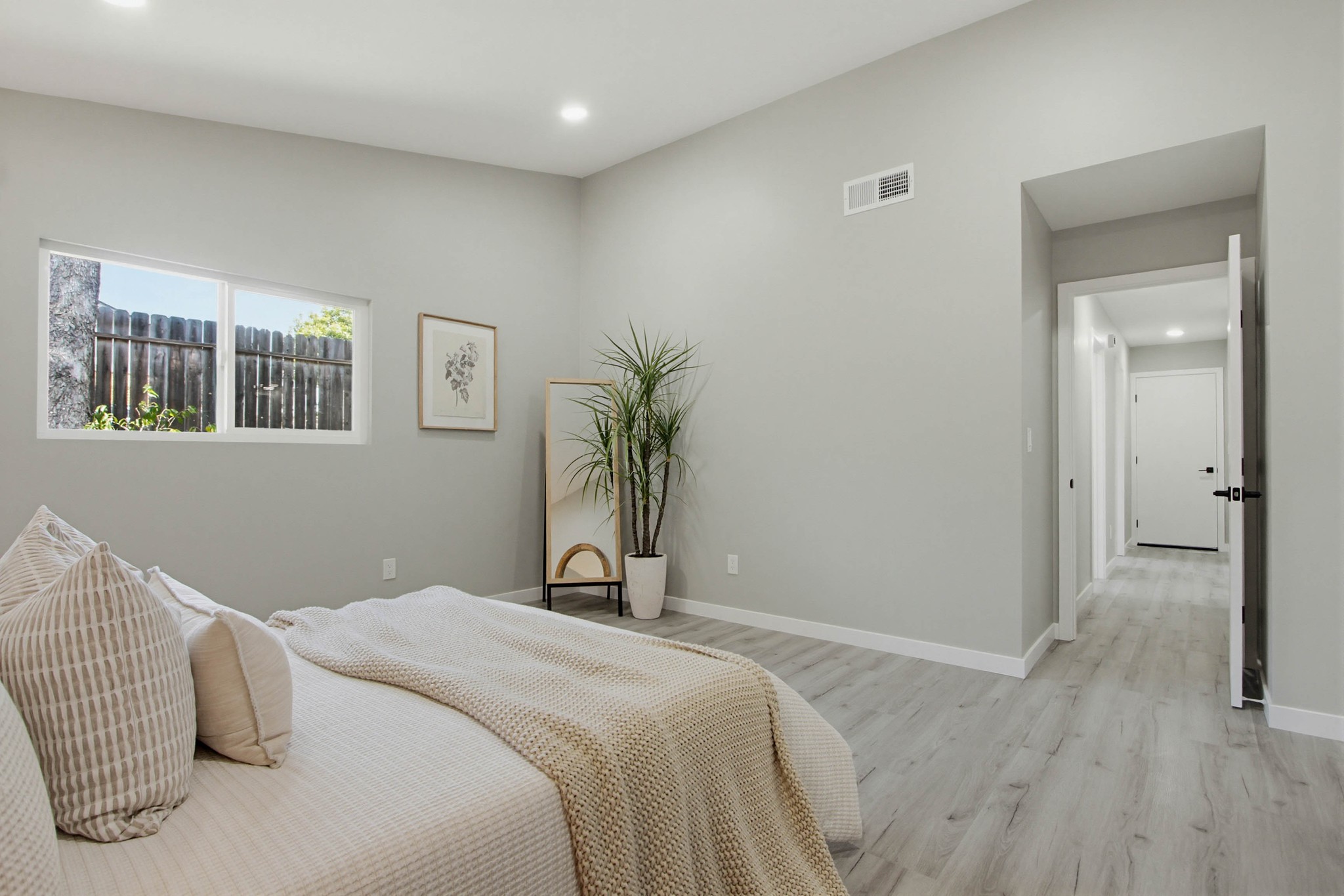 Virtual tour photo 51 of 69 for 1671 N Ash St