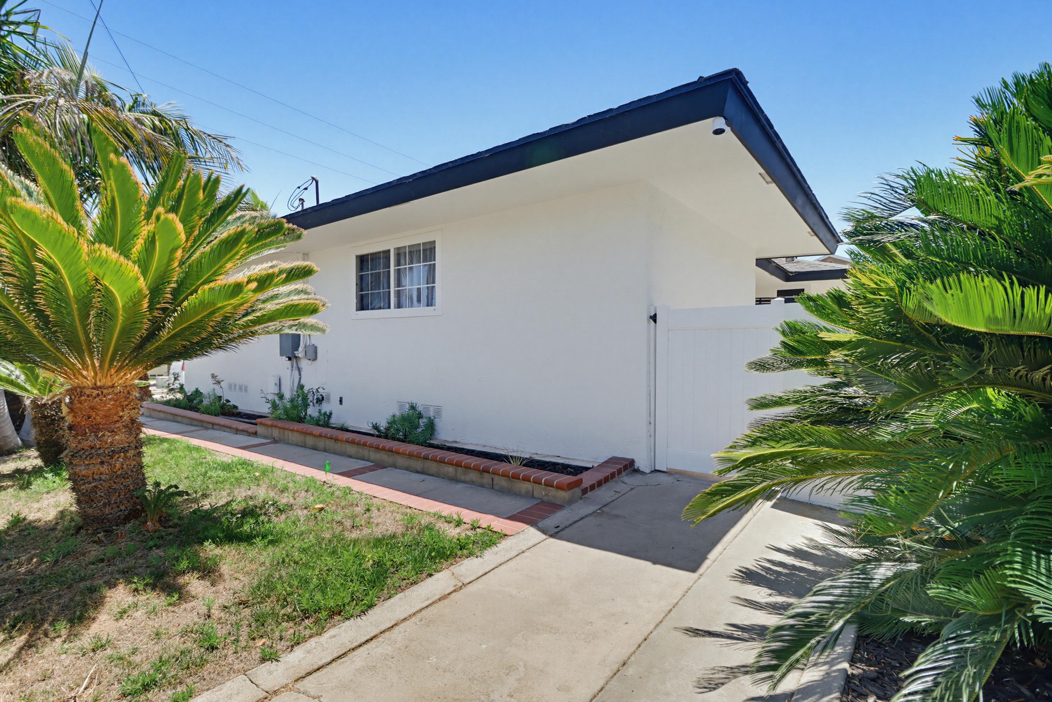 Virtual tour photo 3 of 23 for 1674 Evergreen St
