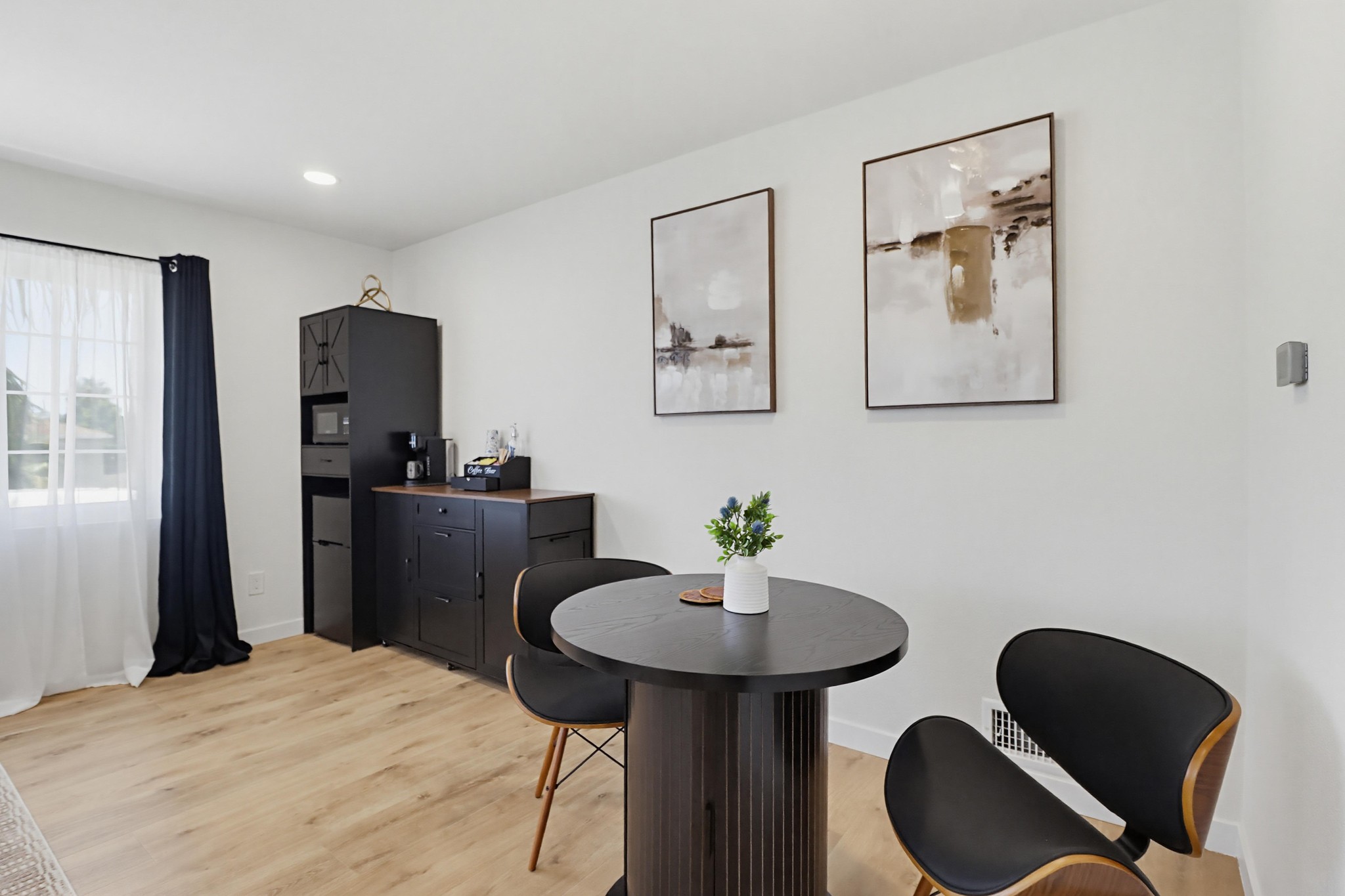 Virtual tour photo 7 of 23 for 1674 Evergreen St
