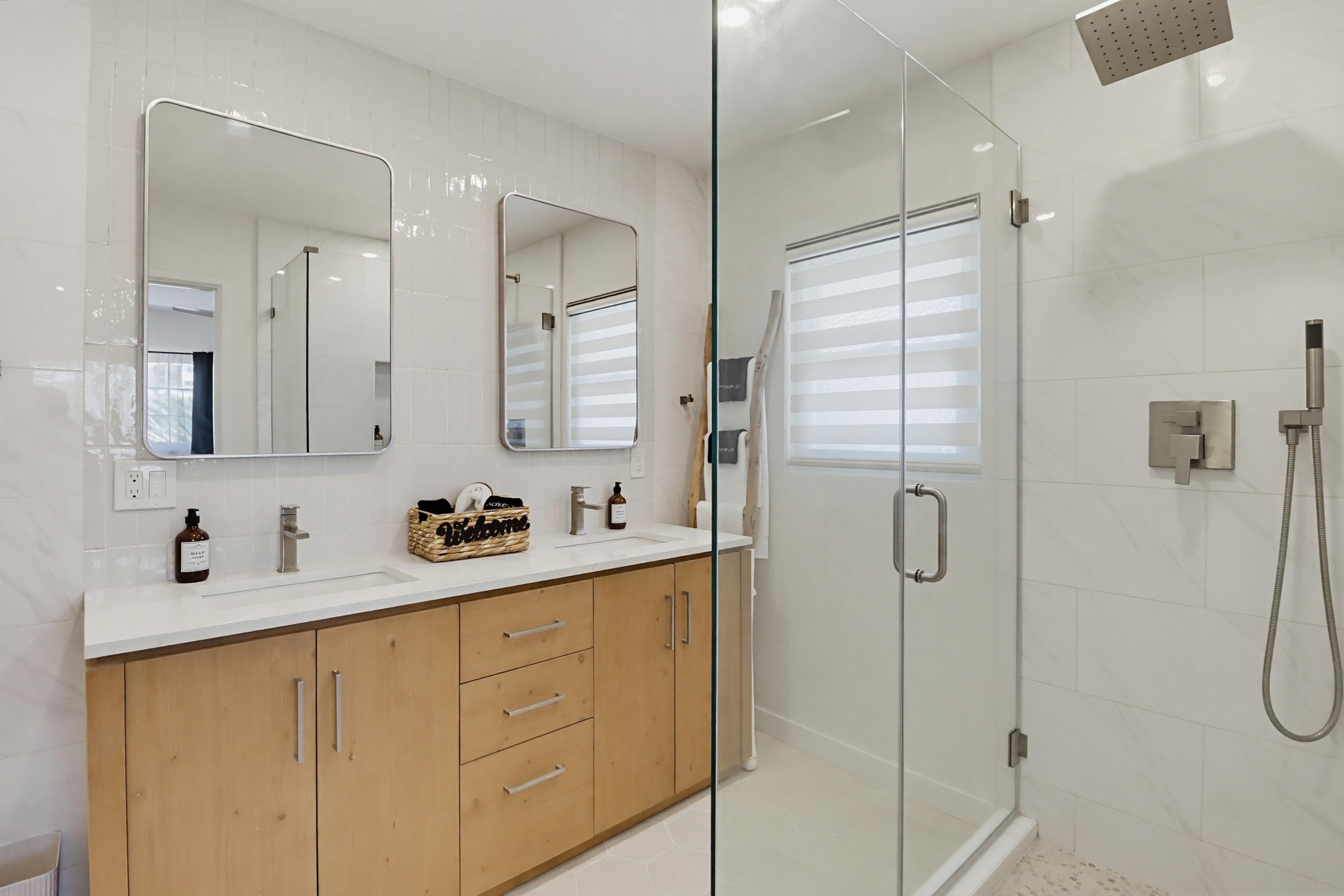 Virtual tour photo 20 of 23 for 1674 Evergreen St