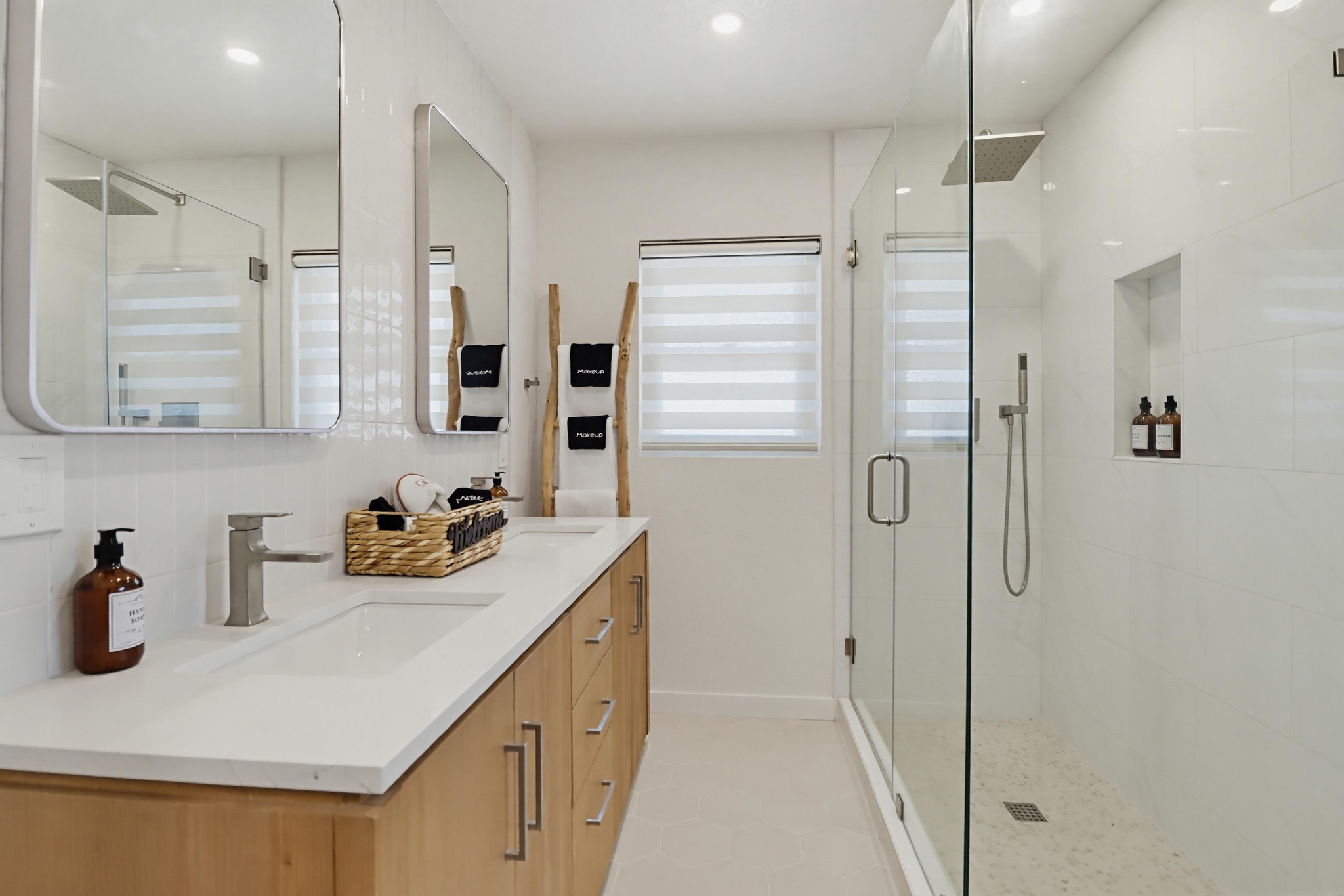Virtual tour photo 21 of 23 for 1674 Evergreen St