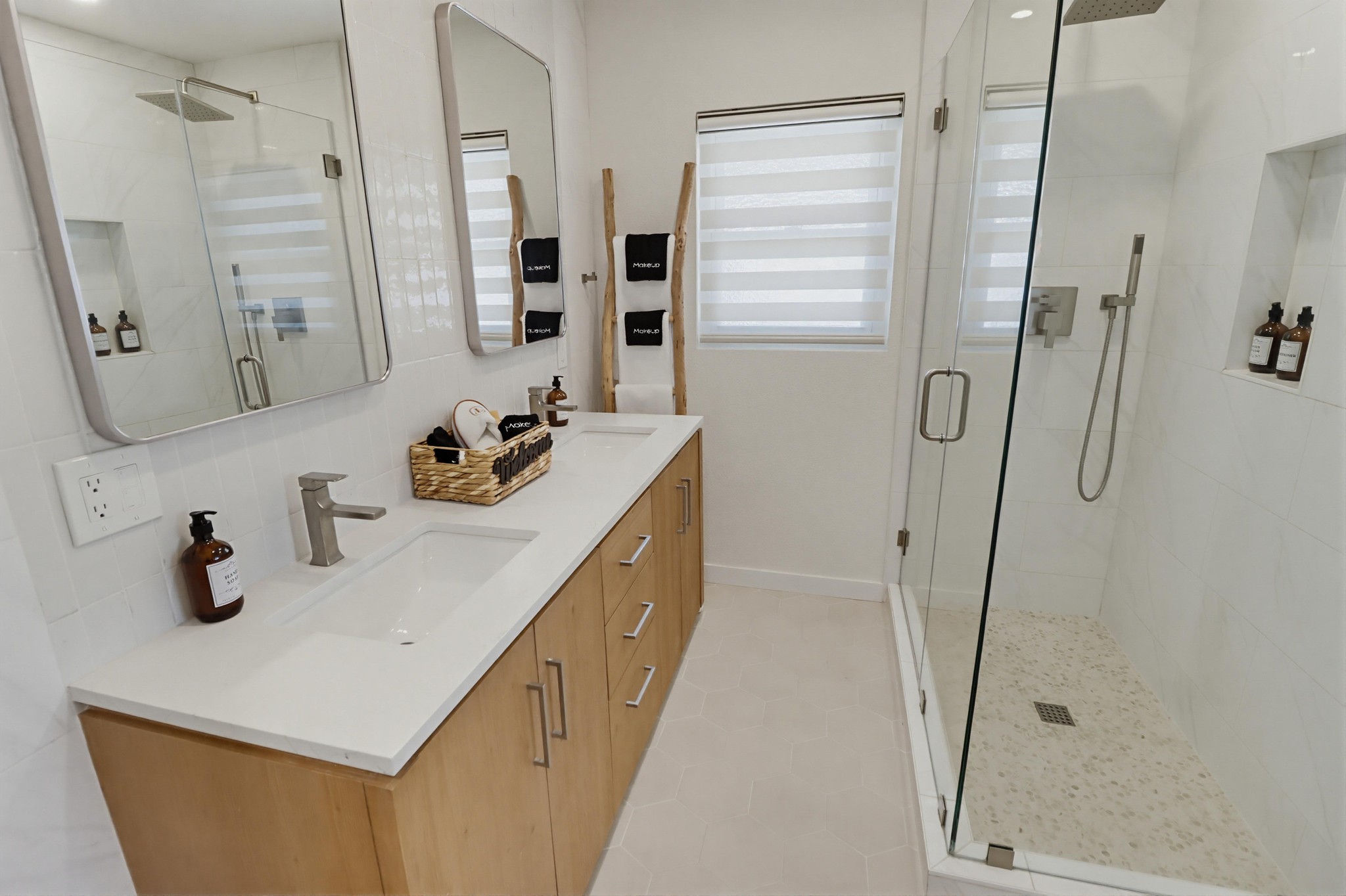 Virtual tour photo 22 of 23 for 1674 Evergreen St