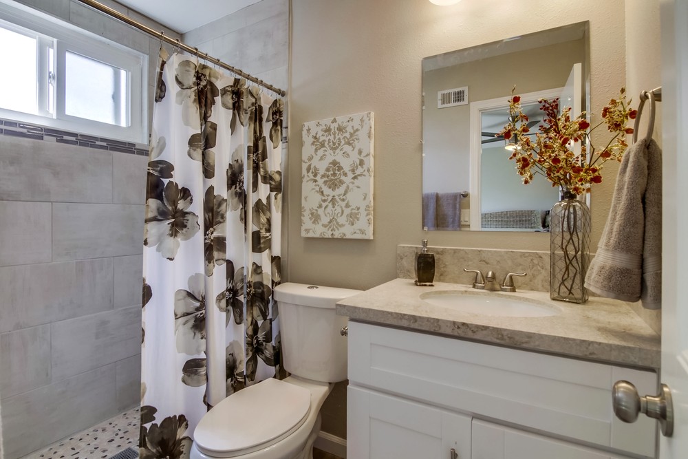 Virtual tour photo 33 of 44 for 1686 Thermal Ave
