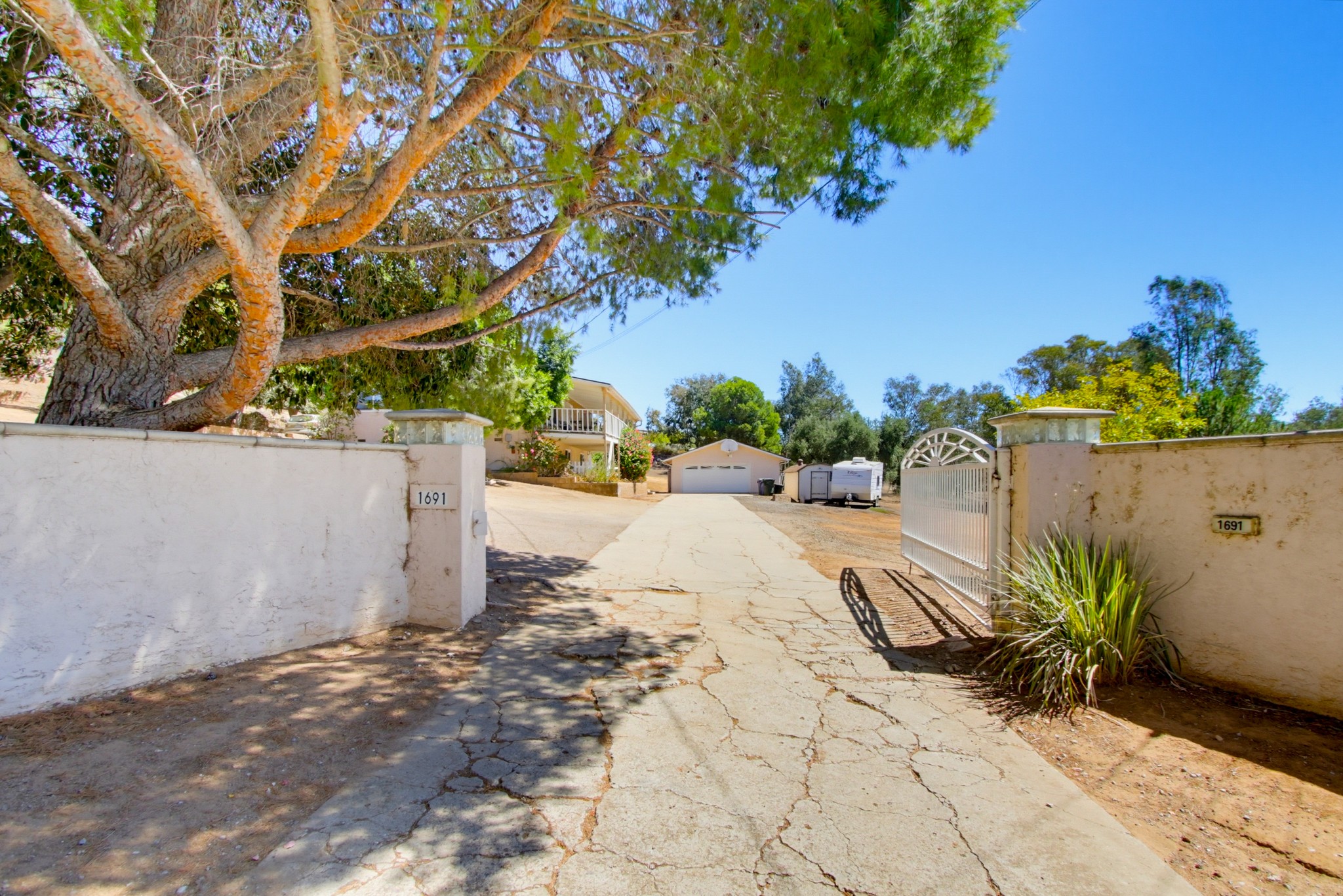 Virtual tour photo 1 of 68 for 1691 Roble Grande Rd