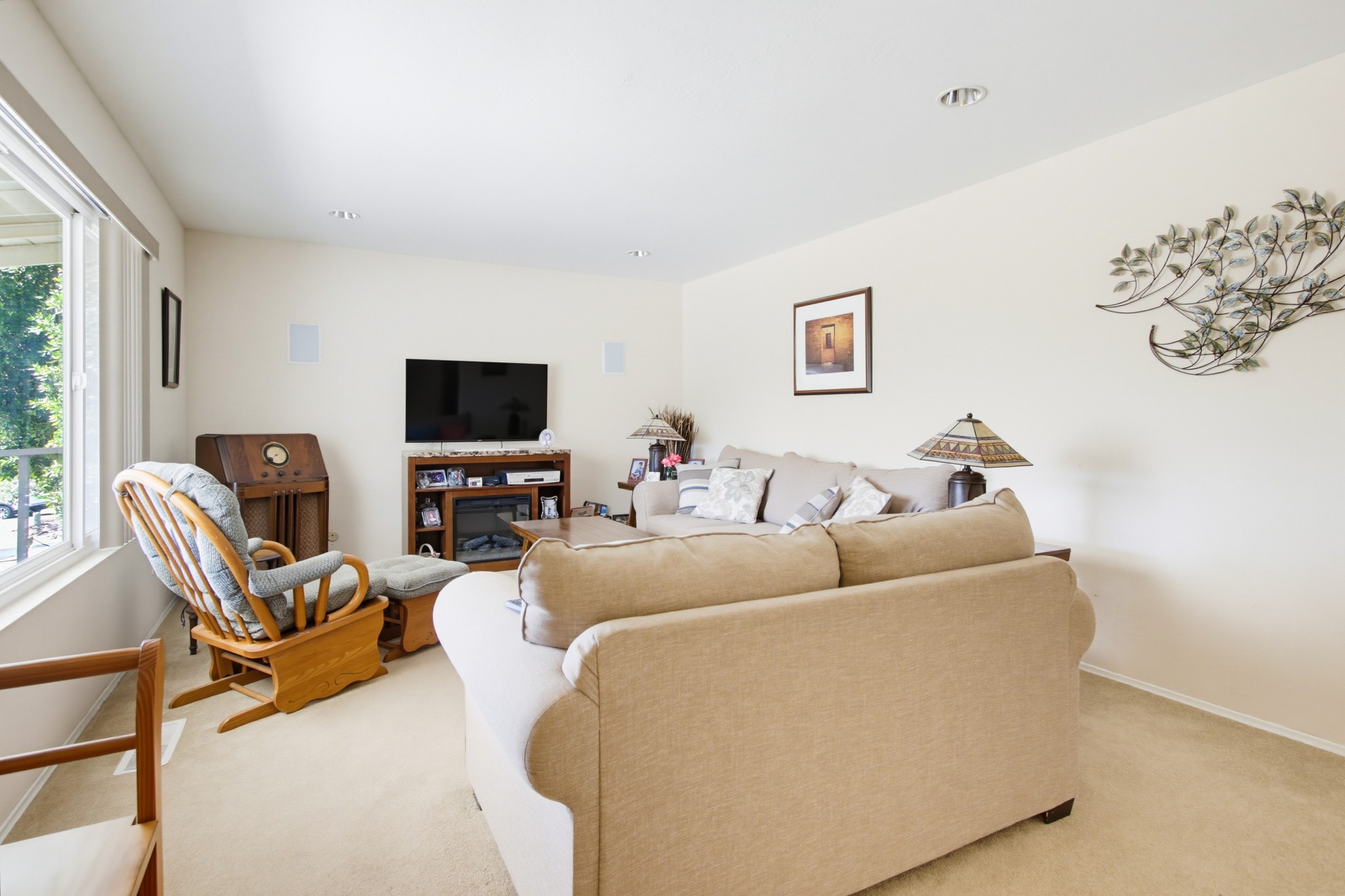 Virtual tour photo 14 of 68 for 1691 Roble Grande Rd