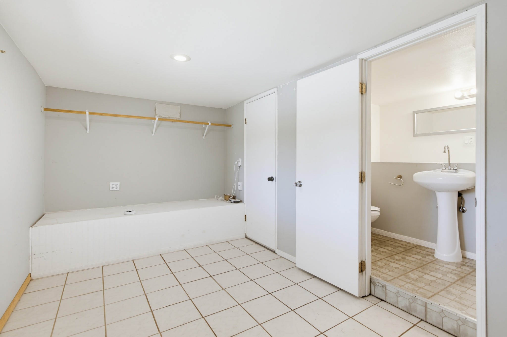 Virtual tour photo 49 of 68 for 1691 Roble Grande Rd